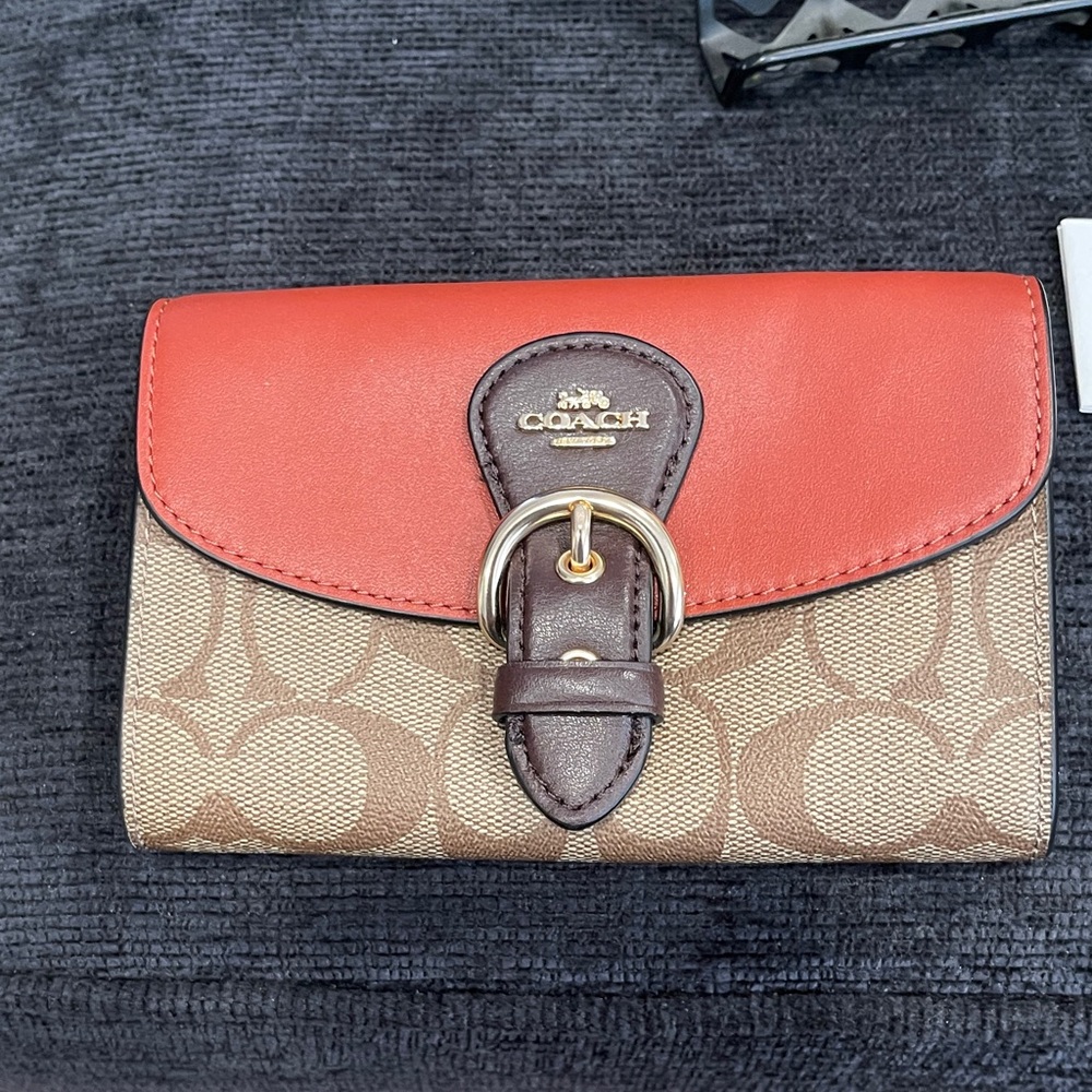 NWT Signature Mix Coach Tan and Rust Kleo Wallet - Picture 3 of 8